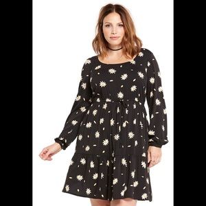 Torrid daisy print challis tiered dress